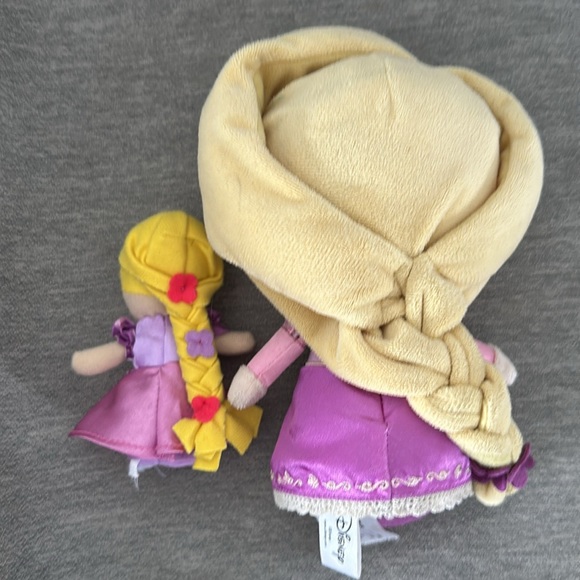 Rapunzel Finger Puppet & Stuffy Doll - Picture 2 of 3